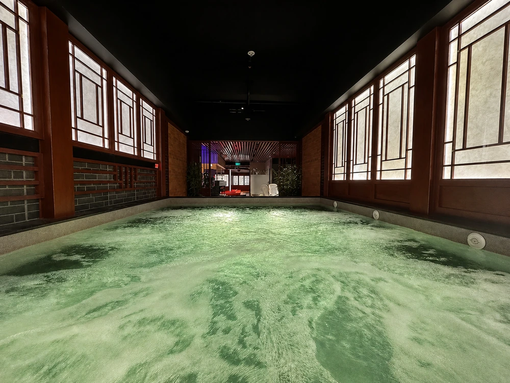 八湯御桑拿 日式大水池
